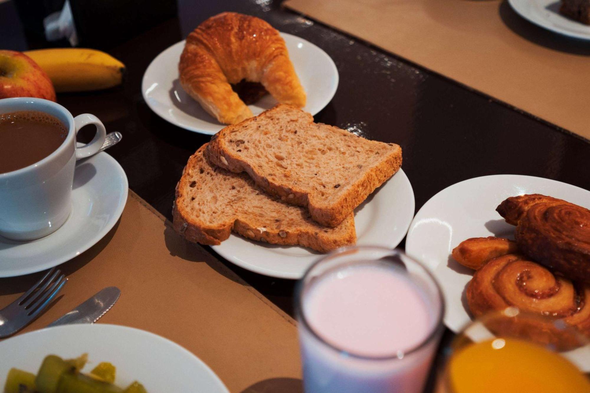 Hotel Wyndham Nordelta Tigre - Buenos Aires Exterior foto A typical breakfast in the Netherlands